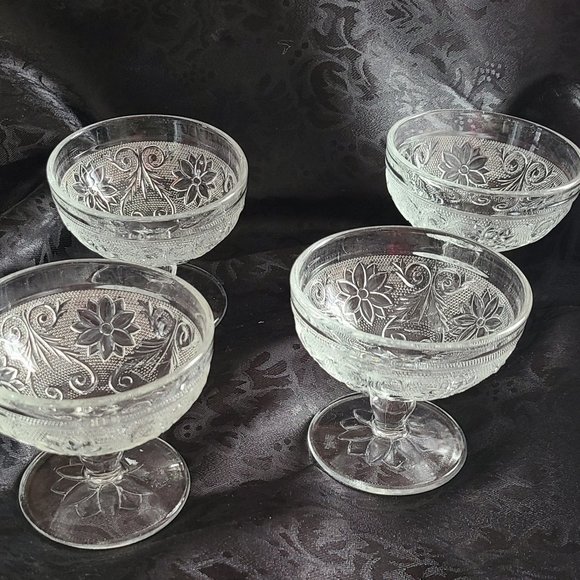 GLASS/CRYSTAL Floral (Poinsettia) Designed Dessert Cups (Set of 4) - Picture 6 of 6